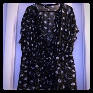 Women's 22/24 Black Button Down Floral Blouse
